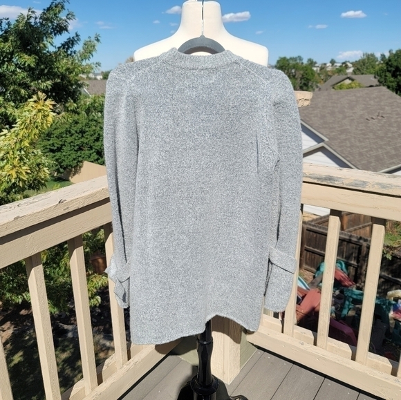 J.O.A HIGH LOW GRAY SWEATER, W TIE BELL SLEEVE DETAIL, SZ SMALL - Picture 8 of 13